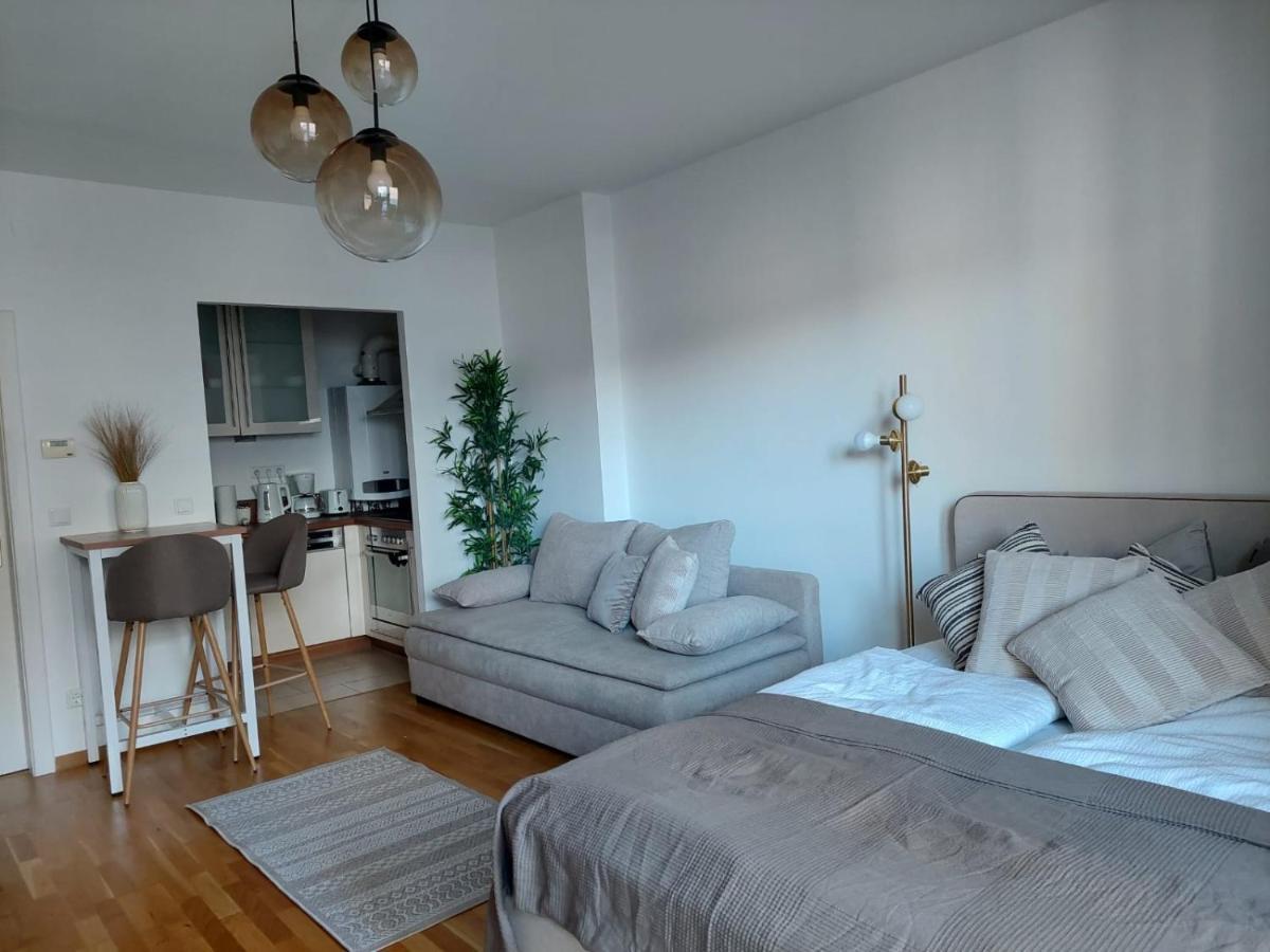 Balcony Apartment, 5 Min Walk To First District Вена Экстерьер фото
